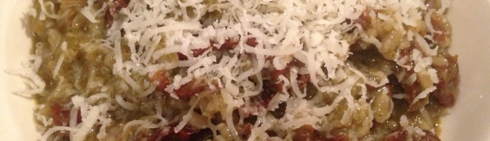 Risotto van zongedroogde tomaten met pesto